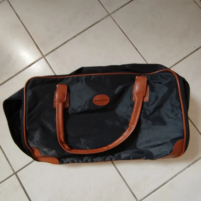 Sac vintage 70's bandoulière cuir impression croco Pierre Cardin - Jeronine Vintage Sac vintage 70's bandoulière cuir impression croco Pierre Cardin - Jeronine Vintage