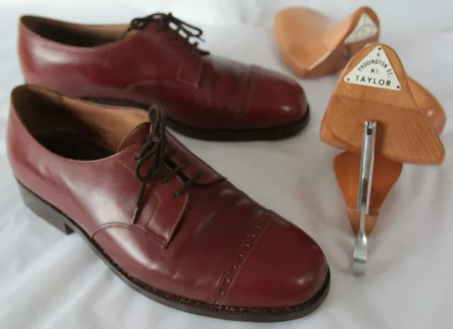 Brogues marroni vintage James Taylor & Son con alberi da scarpe taglia 9 circa
