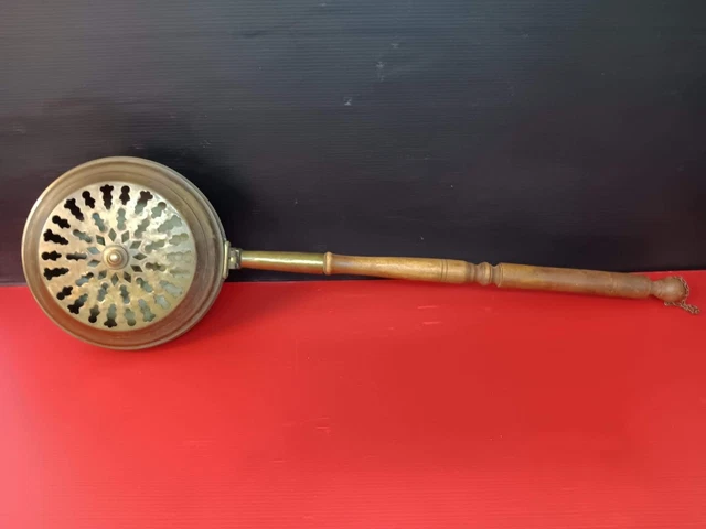 antiguo brasero calentador de cama de cobre latón con mango de madera