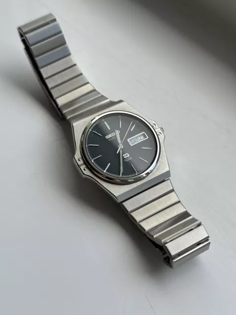 1982 August Seiko SQ 100 8123-6000 ‘Nautilus’ Quartz Vintage Watch