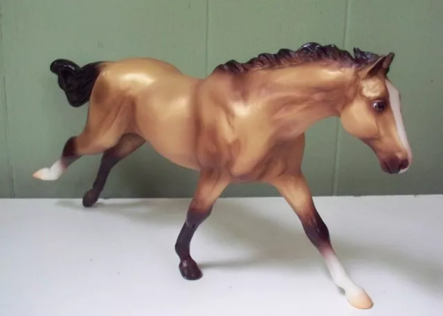 Breyer Bella 2017 Horse of the Year Running Thoroughbred mold #62118 '17 VGC