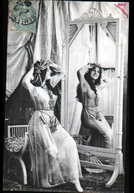 ARTISTE / NU voilé en LOGE / FEMME avec DIADEME & BIJOUX devant miroir 1903
