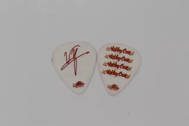 Vince Neil Concert Used White Guitar Pick Motley Crue Cruefest 2 Tour The Dirt