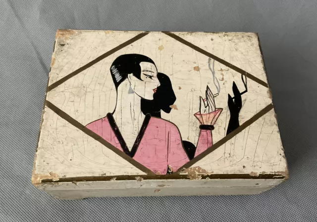 Boîte peinte en bois de femme élégante à la cigarette art déco