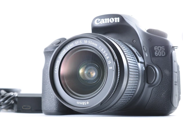 CANON EOS 60D / ZoomLens EF-S 18-55mm f/3.5-5.6 IS ii Excelente +