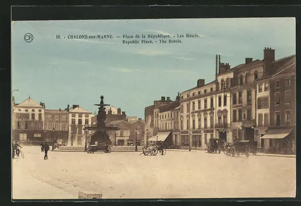 CPA Châlons-sur-Marne, Place de la Republique, Les Hotels