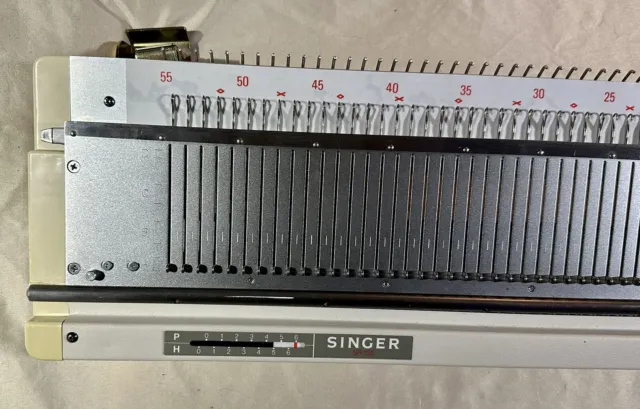 Singer Knitting Machine SK580 Electronic 4.5mm Gauge with White