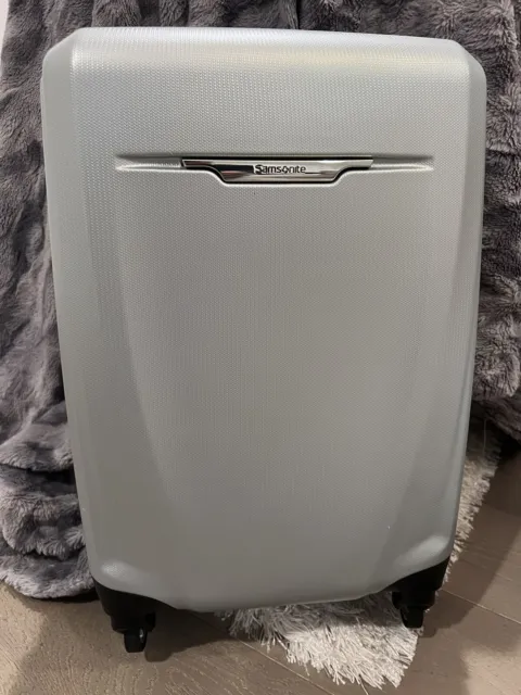 Samsonite Winfield 3 DLX Hardside Luggage with Spinners, Carry-On 20in, Silver 3