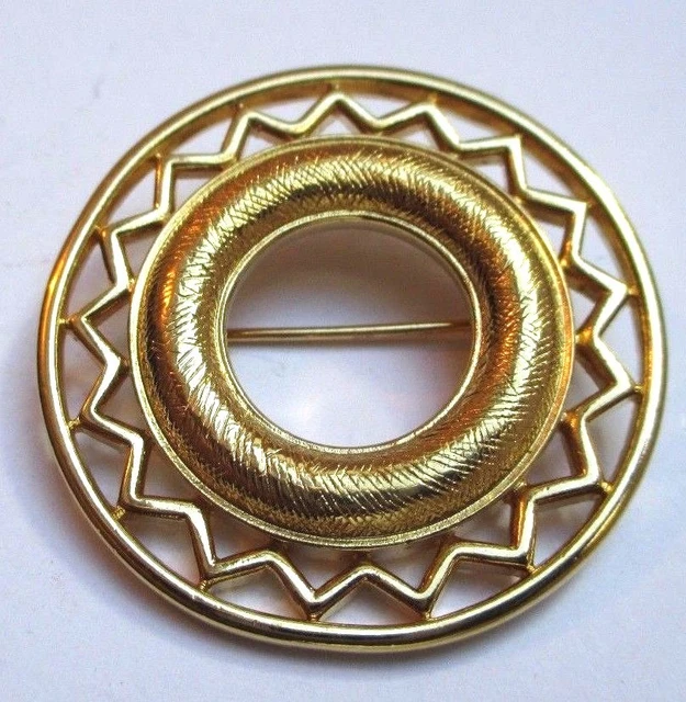 Broche Vintage Signée Monet En Métal Doré Ajouré - Occasion