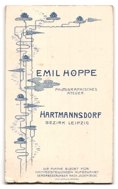 Fotografie Emil Hoppe, Hartmannsdorf, Portrait junge Dame im schwarzen Kleid 2