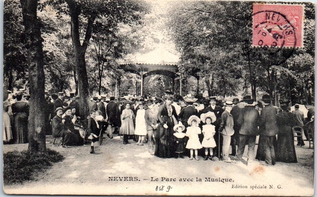 58 NEVERS - le parc avec la musique