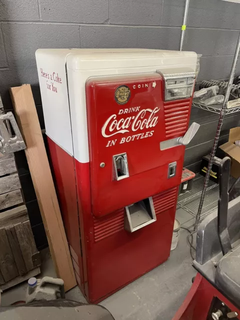Beautifully Restored 1950s Coke Coca Cola Machine