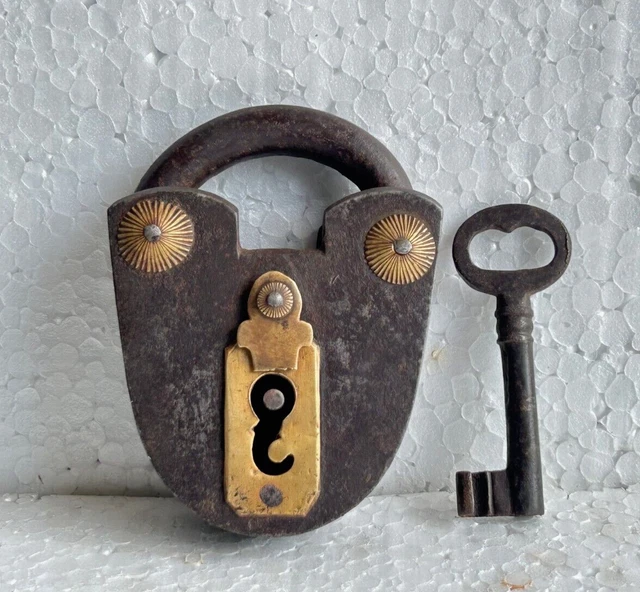 Cadenas Ancien En Fer Et Laiton - Rustique - Avec Sa Clé D'origine - Inde 1900-1940