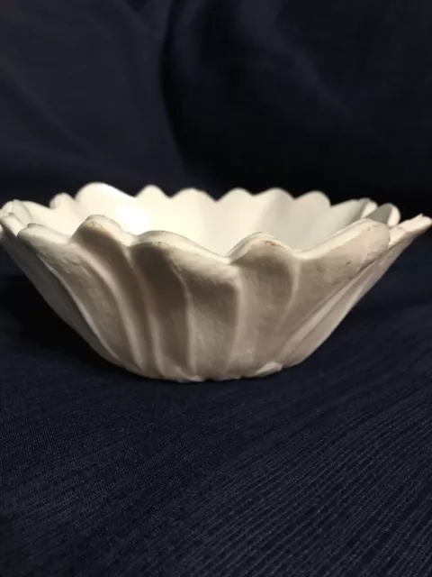 Vintage Pressed White Milk Glass Daisy Aster Sunflower Shaped Bowl 7.25" 