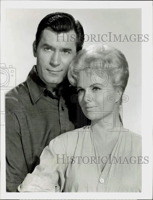 1968 Press Photo Clint Walker and Martha Hyer in "The Night of The Grizzly"