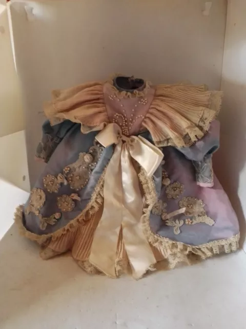 Ancienne Robe De Poupee En Dentelle