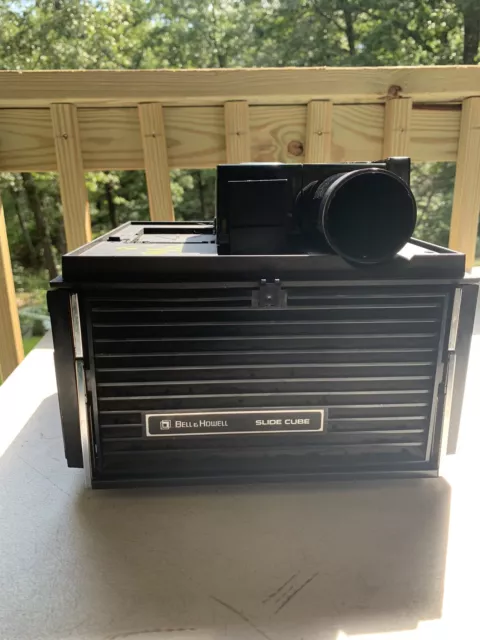 Vintage Bell & Howell Slide Cube Projector. Not Tested. Auto Focus