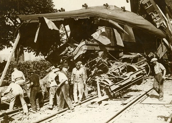 RAILWAYS CRASH ACCIDENT Train Fontainebleau France 1930 original Old
