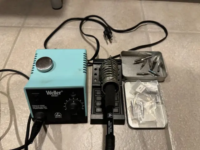 Weller WES51 Soldering Station With 20 Weller ET Series Soldering Iron Tips USED