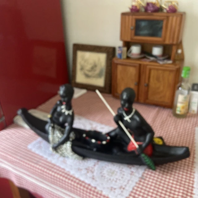 VINTAGE GRANDE STATUE PLATRE AFRICAIN CIRCA 50  " Couple de pecheur A La Pirogue