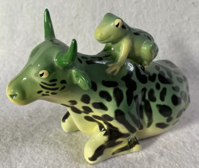 Cow Parade 2002 MOTHER FROG Green Ceramic Cow #9207 Collectible Figurine