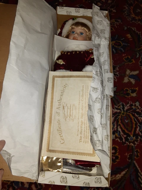 🔥VTG "HERITAGE" Signature Collection 1999 Christmas Caroline Porcelain Doll 18” 3