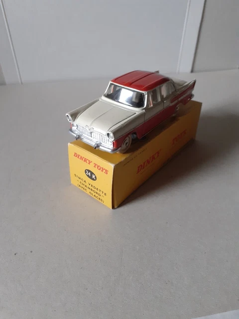 DINKY TOYS France : Simca Vedette Chambord, réf. 24 K, couleur ivoire DINKY TOYS France : Simca Vedette Chambord, réf. 24 K, couleur ivoire