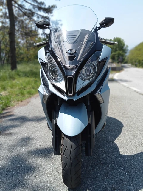 Moto-Scooter Kymco Downtown 350i ABS - TCS - Euro 5- Ottobre 22- Pari al Nuovo. Moto-Scooter Kymco Downtown 350i ABS - TCS - Euro 5- Ottobre 22- Pari al Nuovo.
