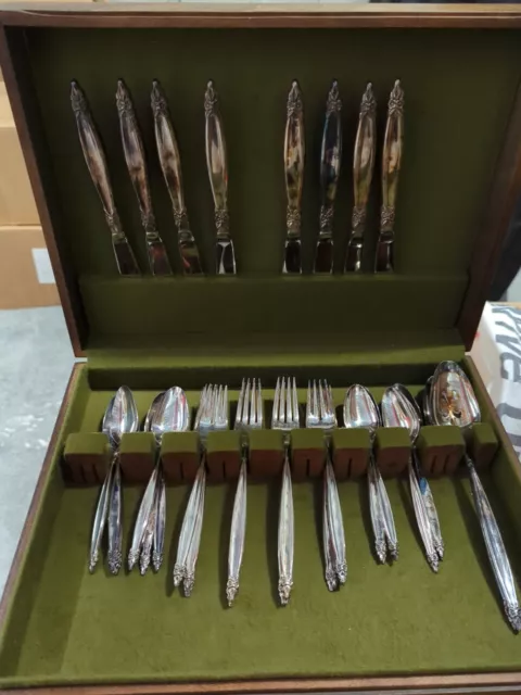 1847 Rogers Bros. Silverplate “Adoration" Flatware Silverware, 45 pieces w/ Box 2