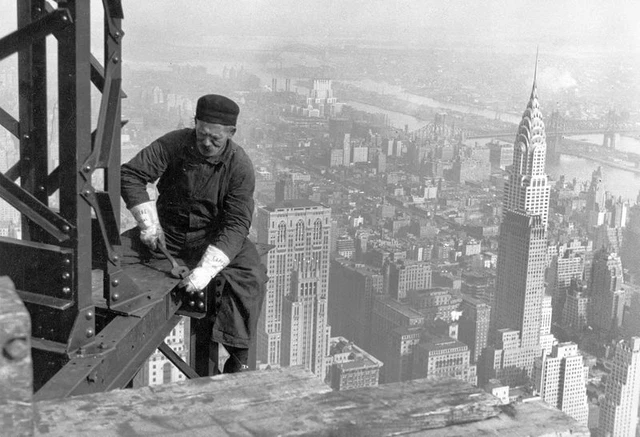 Empire State Building Workman Black White Picture Print Poster Wall Art Picture