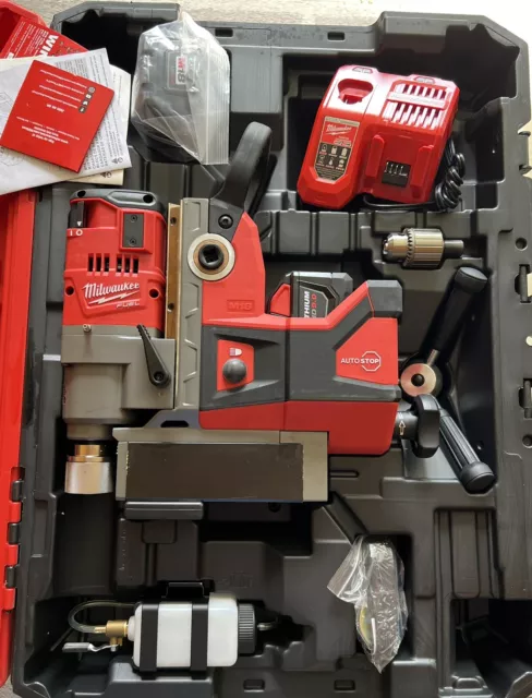 Milwaukee M18 FUEL 1-1/2" Magnetic Drill High Demand - Red (Kit with 2 9.0 Batt