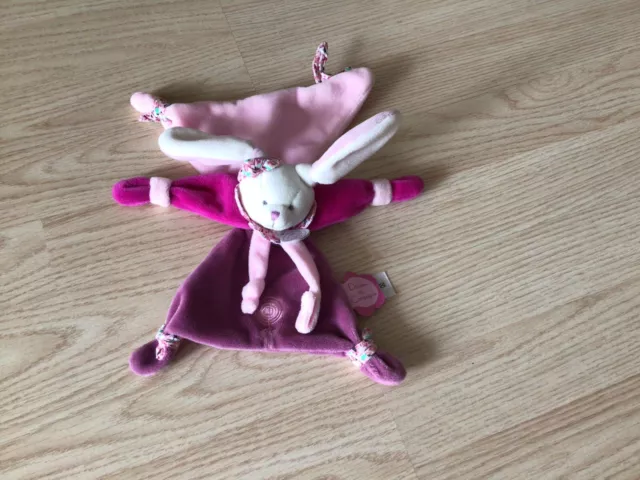 Doudou plat Lapin Cerise DOUDOU ET COMPAGNIE