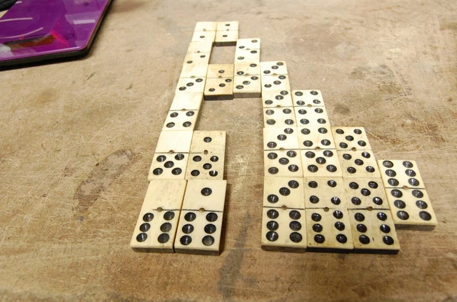 Anciens Dominos Napoléon III En Os Et ébène, Jeu Complet D'époque