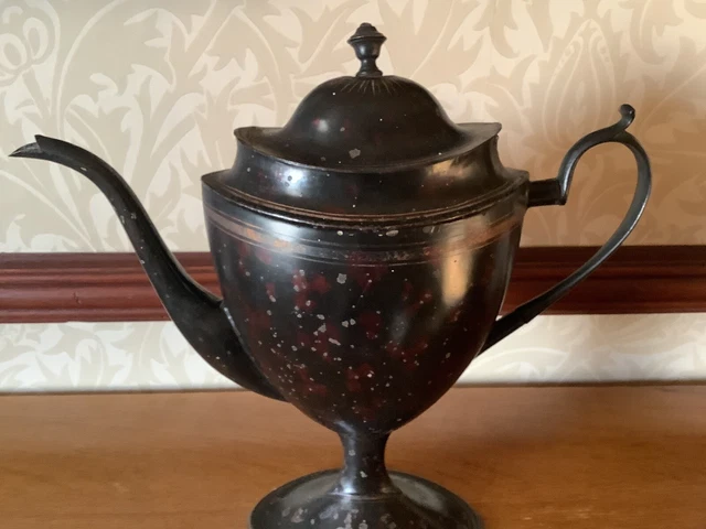 Una Antigua Cafetera Toleware Georgiana Del Siglo Xviii En Estado Intacto.