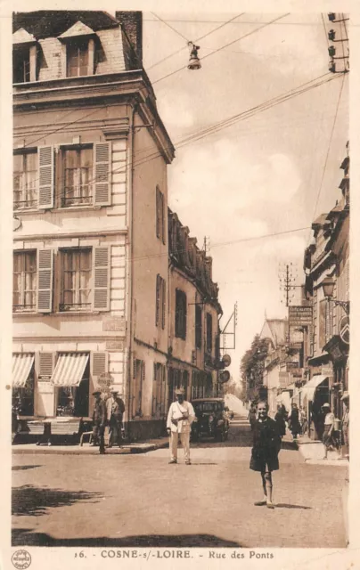 COSNE-sur-LOIRE - Rue des Ponts (Nievre)