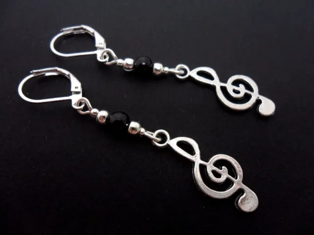 Ein Paar Tibetische Silber Musiknote Dreifacher Schlüssel Schwarz Perlen Hebelrücken Ohrringe.
