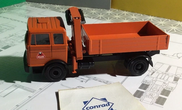 Conrad SB 1/50 - Tracteur Mercedes 6X2 Orange (châssis Cabine Seul)