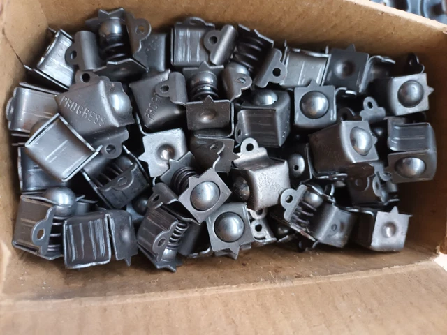 Boîte De 10 Loqueteaux à Bille Pour Meuble - Marque Outillage Progress, Neufs