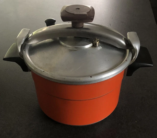 Ancienne cocotte minute SEB 8 litres avec siffleur ,1970 série AA aluminium