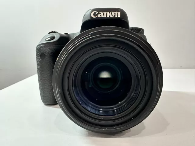 Canon EOS 77D W/ Sigma 30mm F 1.4 PREOWNED