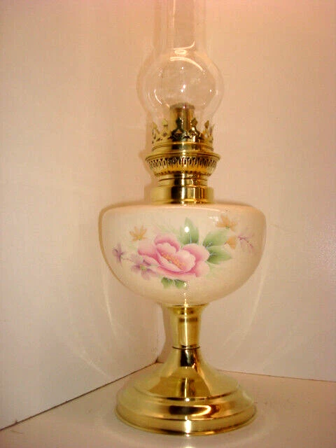 UNE PURE BEAUTE CETTE SOMPTUEUSE LAMPE à PÉTROLE TOTALEMENT RESTAUREE / NETTOYEE