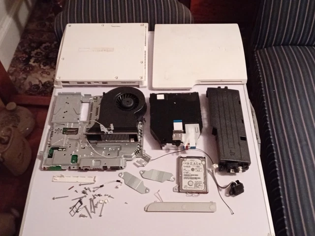 WHITE SONY PLAYSTATION 3 ps3 Slim 320 GB CONSOLE ONLY SPARES OR