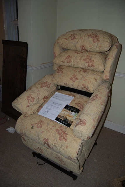 sherbourne ELECTRIC RECLINER ARMCHAIR  dual motor NEW UNUSED PERFECT CONDITION.