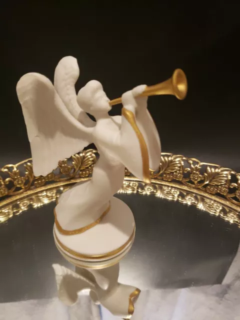 Beautiful franklin porcelain 1979 Bisque Angel figurine W/Hints Of Gold 5.5”