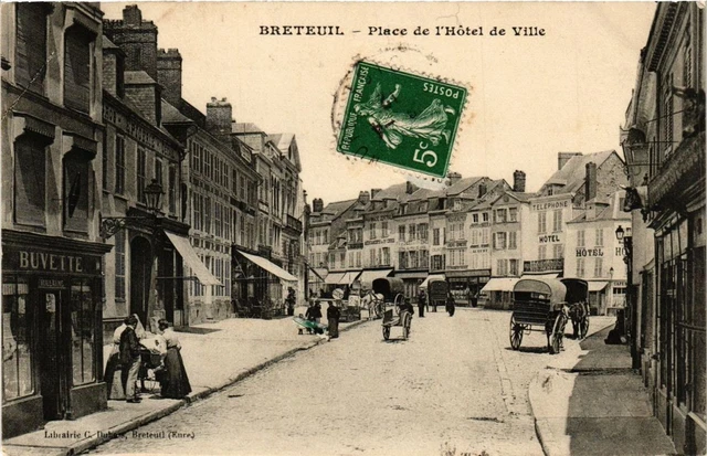 CPA BRETEUIL Place de l'Hotel de Ville (377970)