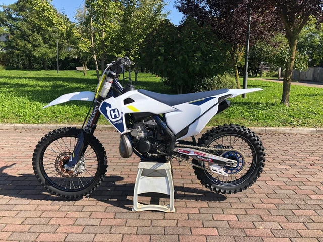 Moto da Cross Husqvarna 250 2T anno 2022