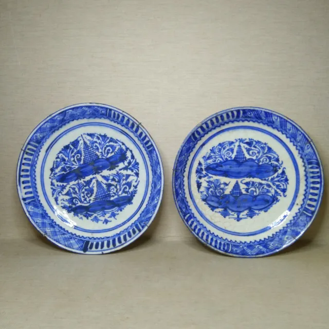 A pair of Oriental porcelain plate, 17th-18th century.