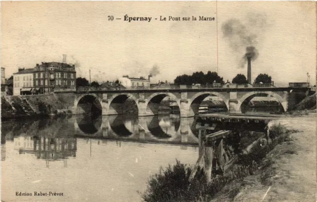 CPA ÉPERNAY - Le Pont sur la Marne (741692)