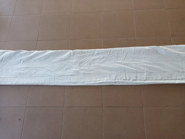 Simpatico lenzuolo matrimoniale ricamato