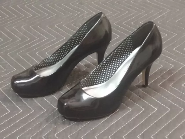 7 1/2 Womens Black Patent Leather Madden Girl Pumps